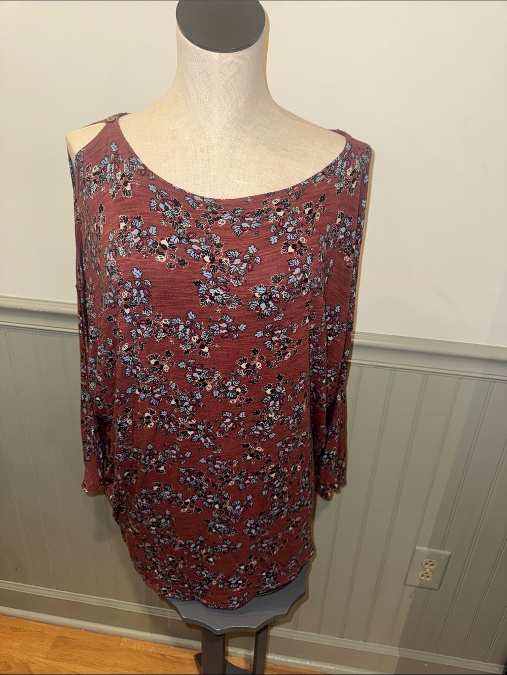 Cupio Floral Cold-Shoulder Tunic in Rust and Blue Sz Large